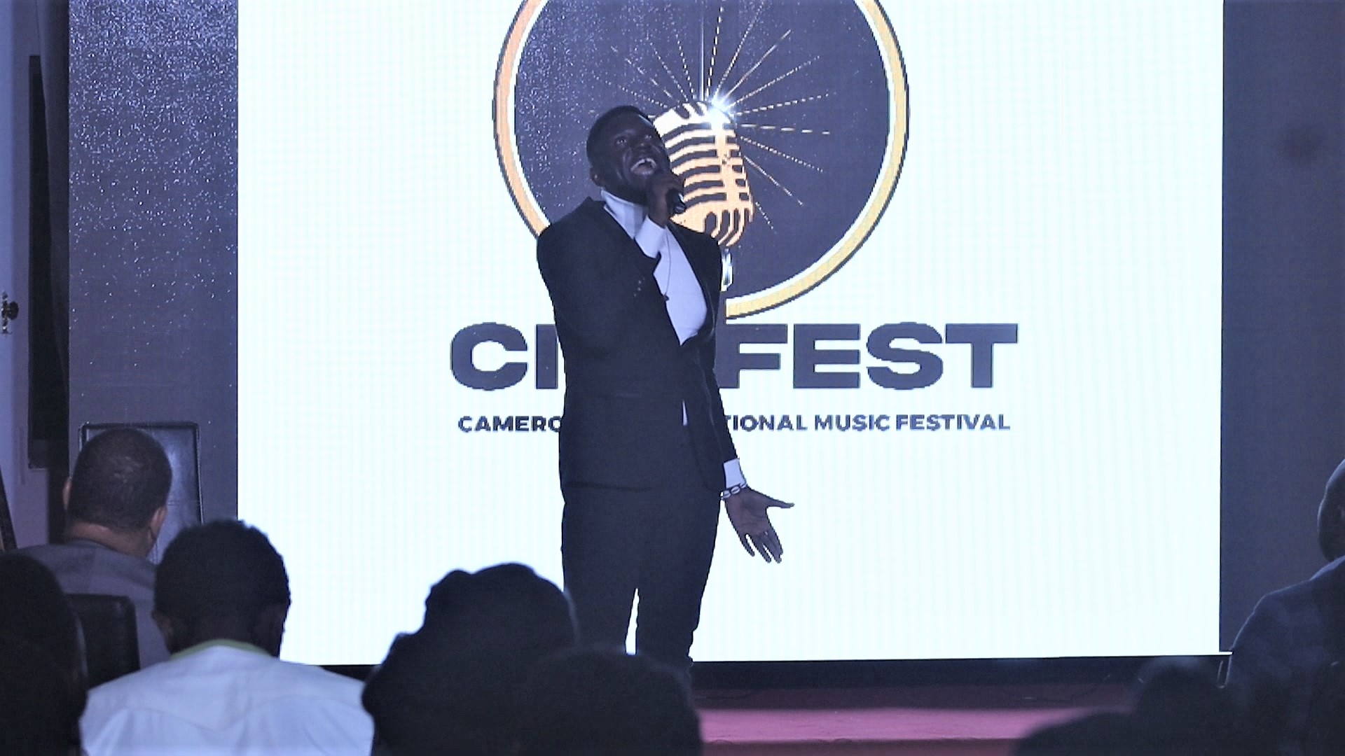 Mac Alunge performs at CIMFEST